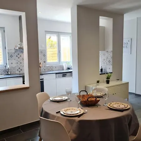 Nyaraló La Serra, Maison Deux Pas De La Cite Gastronomique